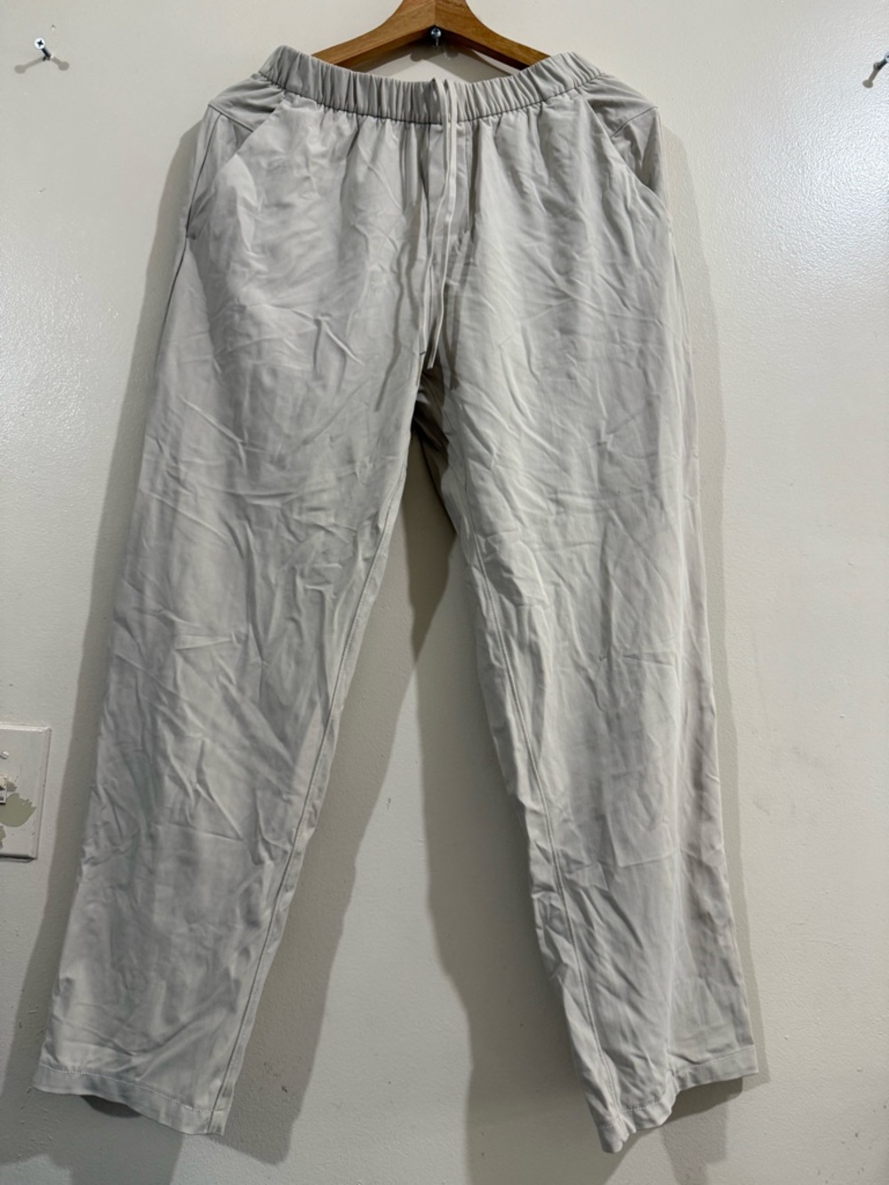 lululemon athletica Men's Light Gray Stretch Drawstring Joggers